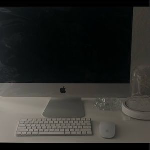 21.5 inch iMac with retina 4K display